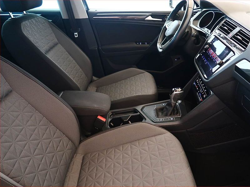 Volkswagen Tiguan (2020) 2.0 TDI - fotka 9 z 18