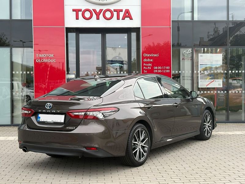 Toyota Camry 2,5 Hybrid Executive - fotka 3 z 19