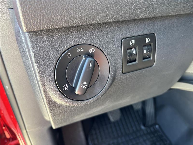 Volkswagen Caddy 1,4 TGI 81kW CNG Maxi Dílna - fotka 23 z 34