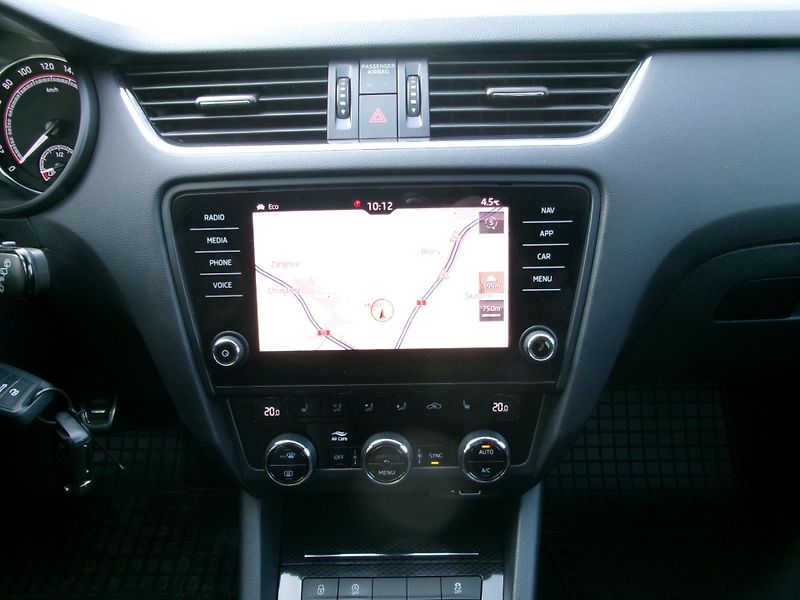 Škoda Octavia (2018) VRS 2,0TDI NAVI AC BT VÝHŘEV - fotka 28 z 29