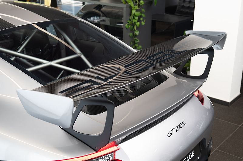Porsche 911 (991.2) GT2 RS Weissach - fotka 13 z 15
