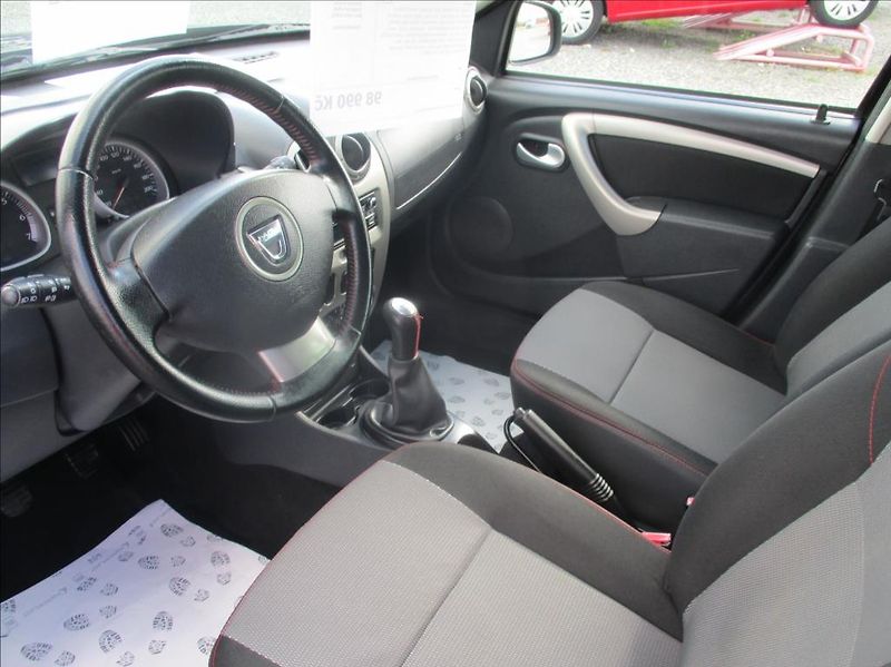 Dacia Duster 1,5 DCi, klima,serviska,tažné, - fotka 18 z 33