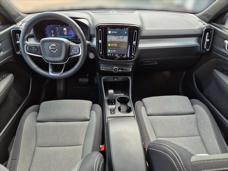 Volvo XC40 2,0 B3 Core - fotka 9 z 16