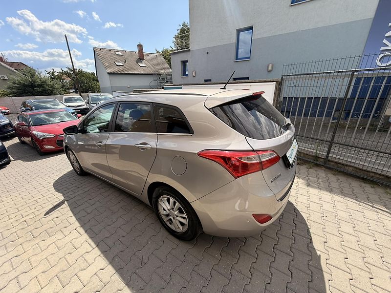 Hyundai i30 (2015) 1.6-NÍZKÁ SPOTŘEBA-AUT-SENZORY - fotka 10 z 28