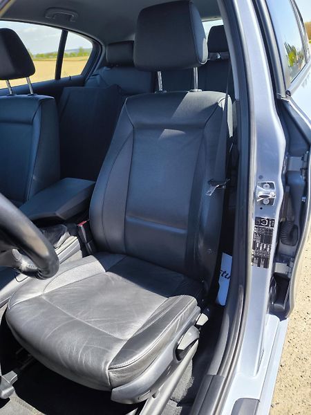 BMW Řada 1 116i 85kW SERVISKA - fotka 21 z 82
