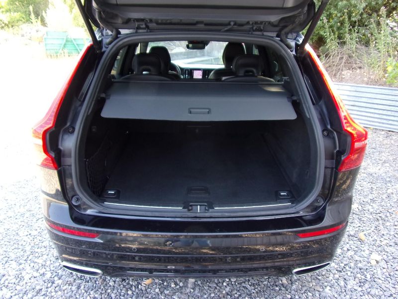 Volvo XC60 (2018) 2.0D4 140kW AWD R-LINE 148 000 - fotka 24 z 31