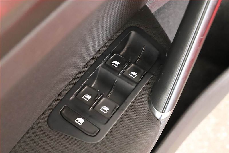 Volkswagen Golf (2013) 1.6 TDI, Tempomat - fotka 11 z 14
