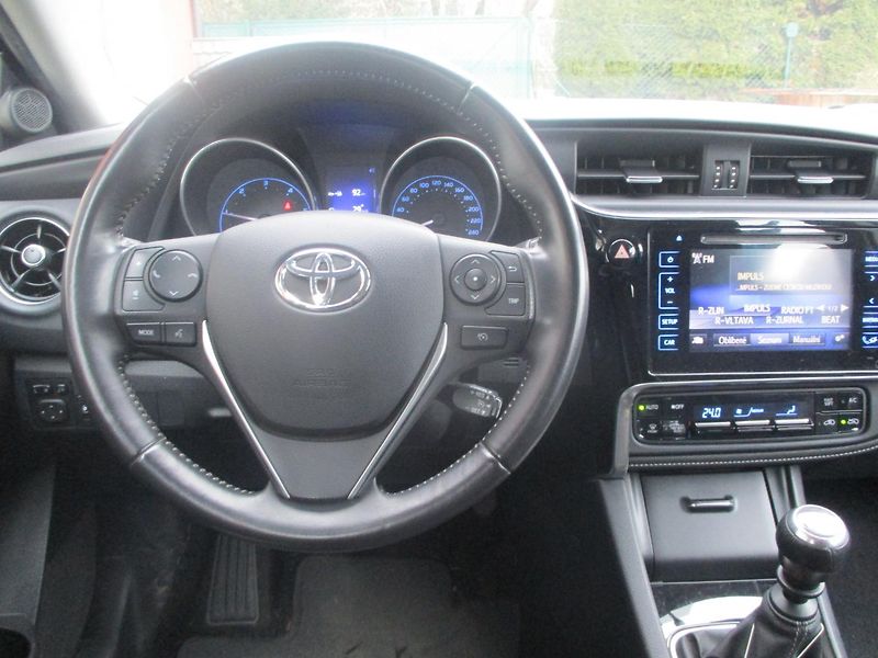 Toyota Auris 1.6 D-4D - fotka 18 z 34