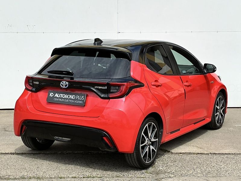 Toyota Yaris 1.5 HSD e-CVT Premier Edition - fotka 2 z 23
