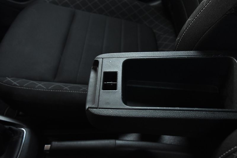 Škoda Fabia 1.2 TSi 6st STYLE,KLIMA,VÝHŘEV - fotka 34 z 50