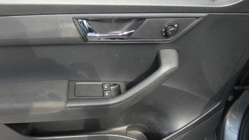 Škoda Fabia Combi 1.0 TSI Ambition - fotka 9 z 22