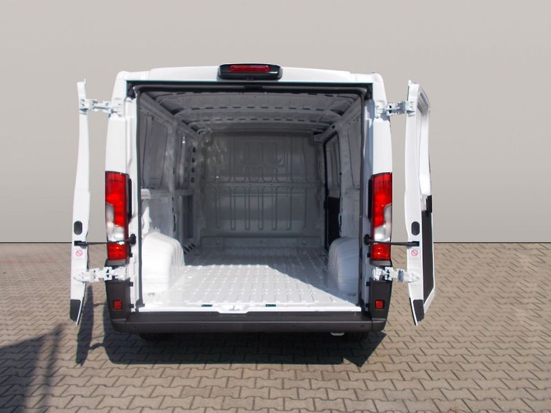 Opel Movano (2026) Van 3000 L2H1 2.2 CDTi 120k 6- - fotka 11 z 11