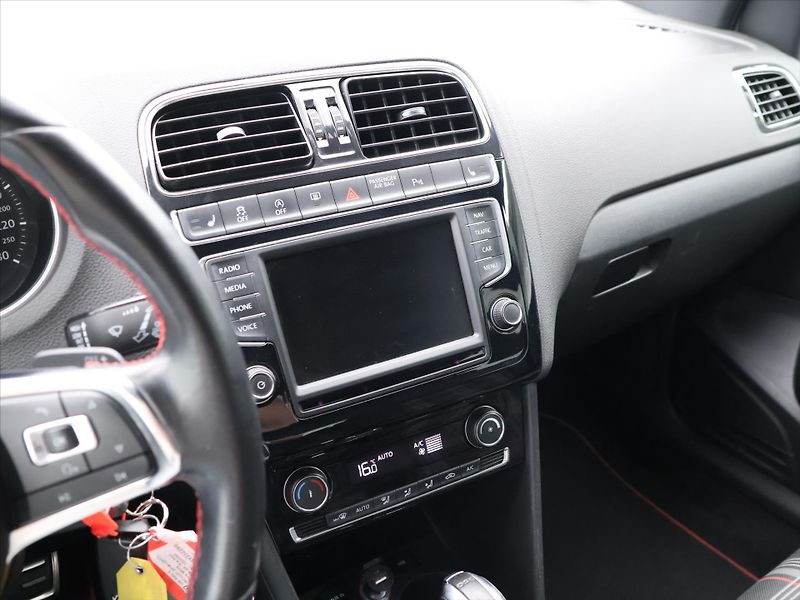 Volkswagen Polo 1.8 TSI 141kW GTI DSG 1.Majite - fotka 21 z 33