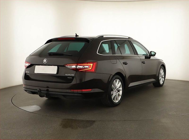Škoda Superb (2016) Style 2.0 TDI, 4X4, Kůže - fotka 5 z 19