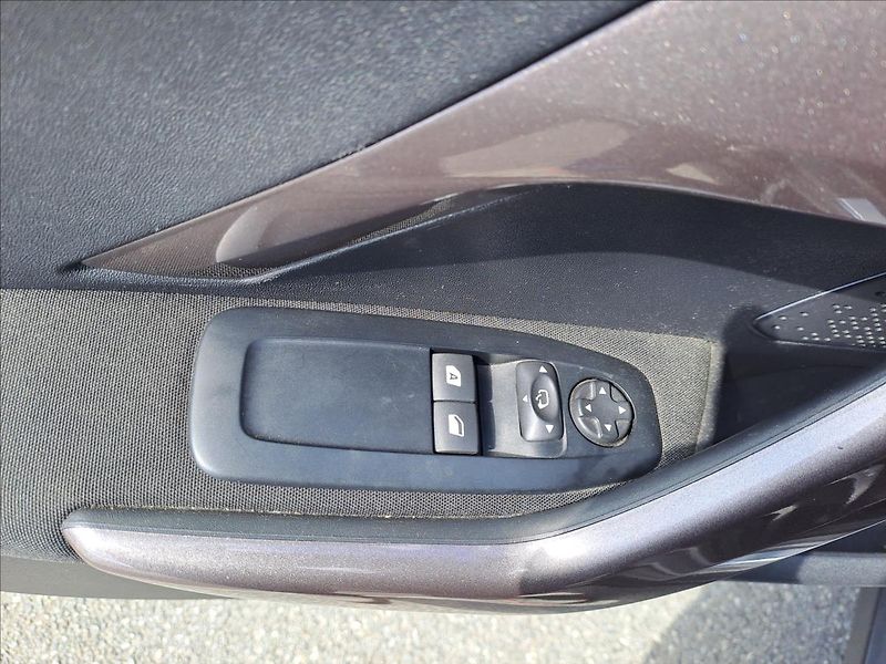 Peugeot 2008 1,2 THP SERVISKA,KOUPENO CZ - fotka 10 z 16