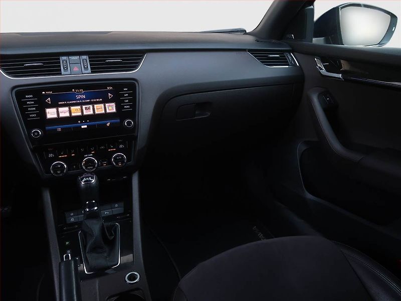 Škoda Octavia (2017) Laurin&Klement 2.0 TDI, 4X4 - fotka 8 z 18