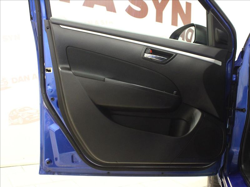 Suzuki Swift 1,2 i 4x4 pěkný stav, serv.kni - fotka 9 z 27