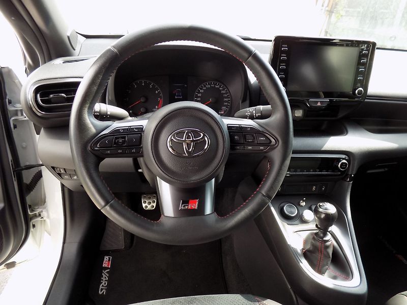 Toyota GR Yaris (2020) 1.6i/16V/FOUR/AWD/LED/ČR/ - fotka 19 z 32