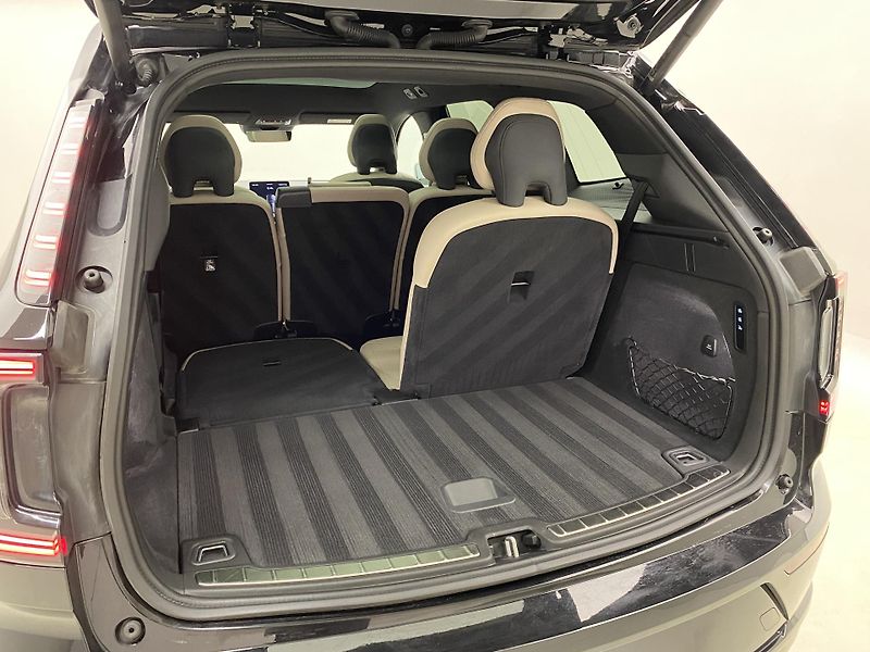 Volvo EX90 PURE ELECTRIC TWIN PLUS 7míst - fotka 31 z 60
