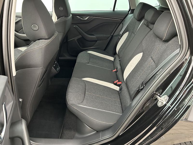Škoda Scala 1.5 TSI Top selection - fotka 22 z 29