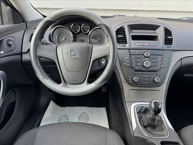 Opel Insignia 1,6 i 85kW tažné KLIMA ALU - fotka 30 z 50
