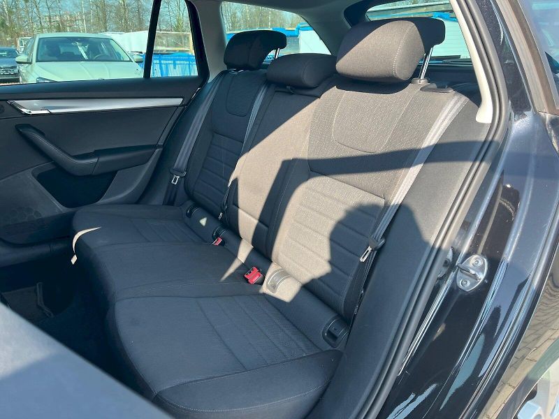 Škoda Octavia (2014) Combi Elegance 1.4 TSI 103 kW - fotka 19 z 30