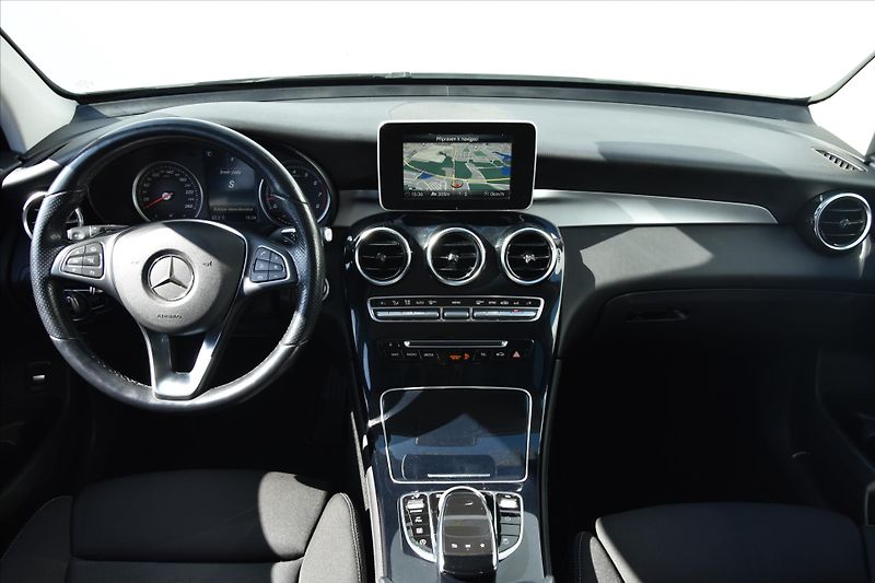 Mercedes-Benz GLC 250 155kW 4MATIC LED DPH ČR - fotka 13 z 27