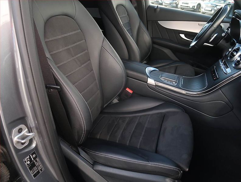Mercedes-Benz GLC (2022) 300 de 4MATIC - fotka 9 z 25