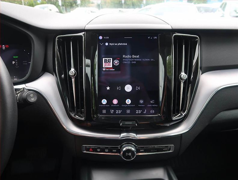 Volvo XC60 (2022) T6 Recharge - fotka 12 z 29