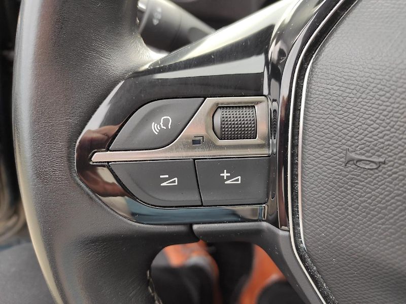 Peugeot 5008 (2021) ALLURE 1.2 MAN6 130k TZ DPH - fotka 16 z 34