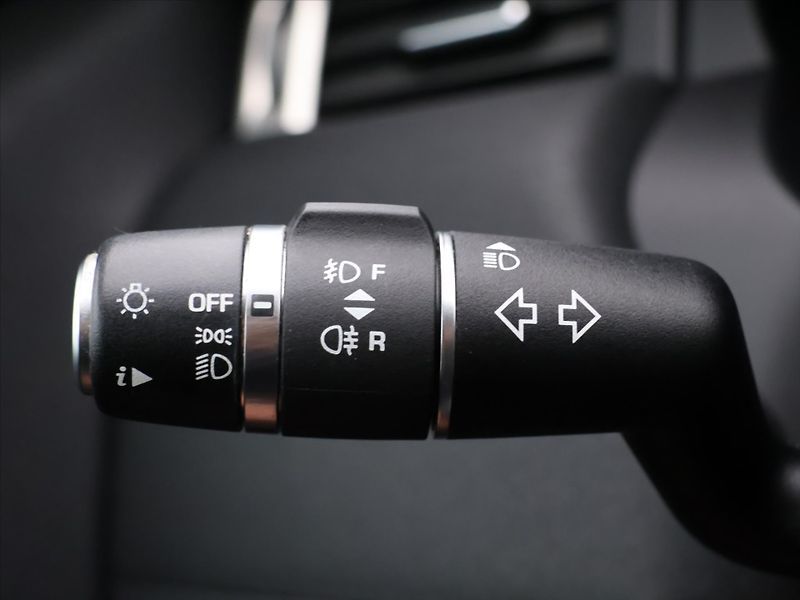 Land Rover Range Rover 2,2 TD4 Prestige CZ 1.maj DPH - fotka 19 z 35