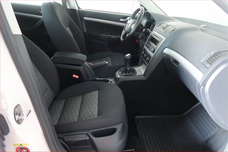 Škoda Octavia (2012) Ambition 1.6 TDI 4x4, 4X4 - fotka 9 z 15