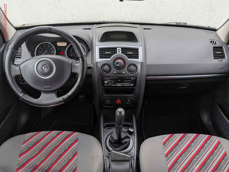 Renault Mégane (2008) 1.6 16V, ČR, AC, park.asist - fotka 8 z 14