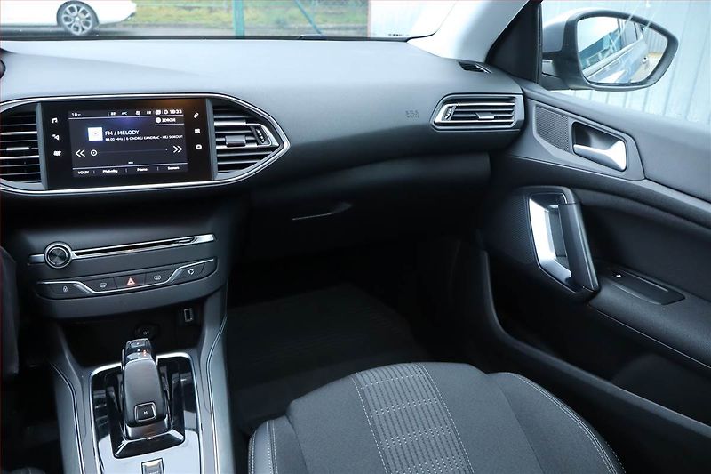 Peugeot 308 (2019) 1.2 PureTech, Automat - fotka 8 z 24