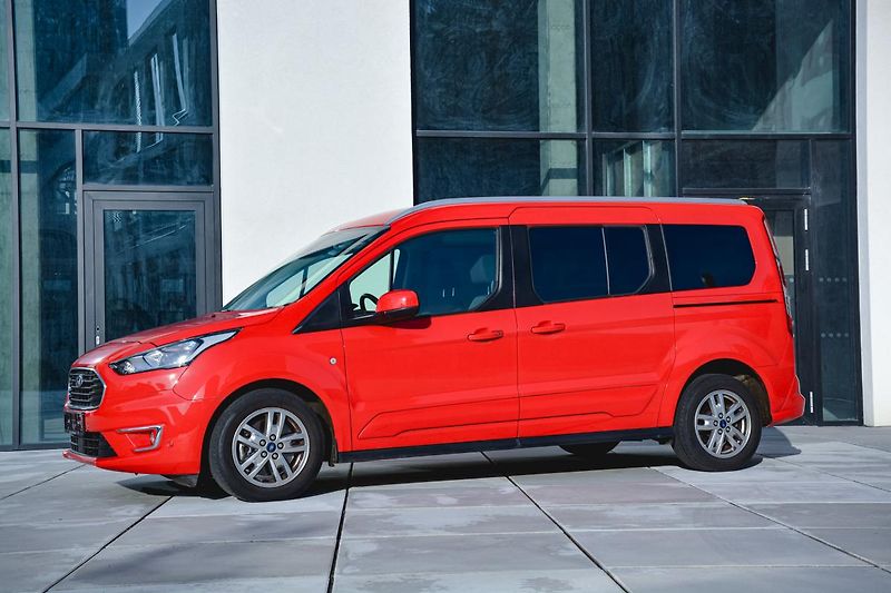 Ford Tourneo Connect (2020) Grand 1.5 TDCI TITANIUM PANORA - fotka 23 z 58