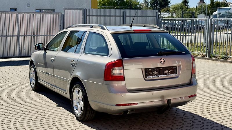 Škoda Octavia (2010) 1.6MPi*75kW*ELEGANCE*1.MAJ* - fotka 3 z 20