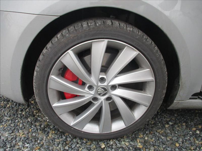 Škoda Octavia 2,0 TDI RS, DSG,serviska,navi, - fotka 27 z 42
