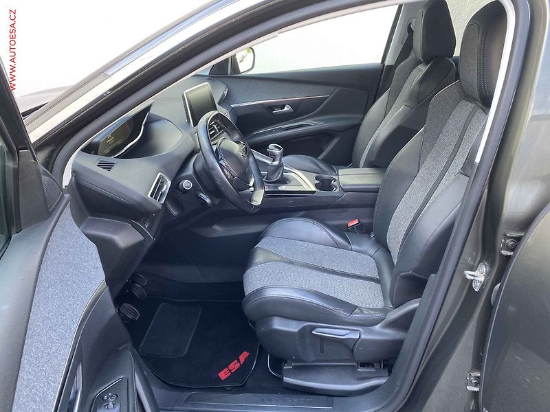 Peugeot 3008 (2017) 1.6 HDi, Allure, navi, kamera - fotka 9 z 19