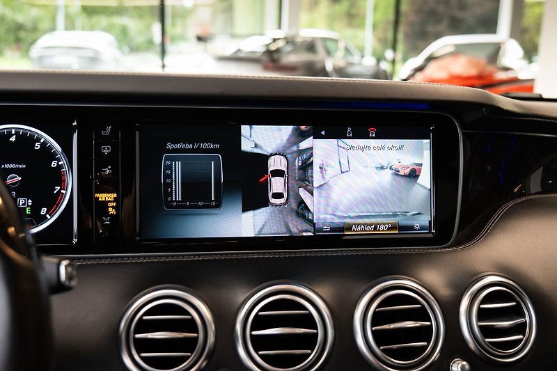 Mercedes-Benz Třídy S 500 Coupé 4MATIC - fotka 11 z 25