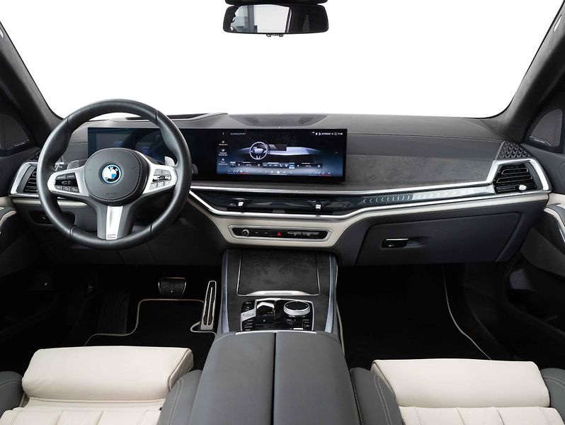 BMW X5 xDrive50e - fotka 12 z 24