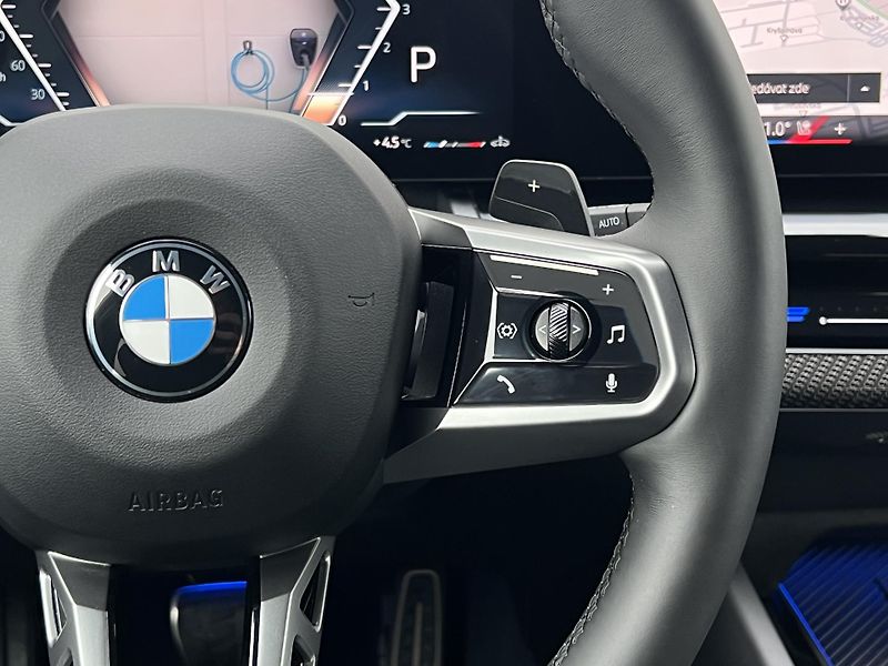 BMW Řada 5 520d xDrive Touring M-Sport - fotka 11 z 31