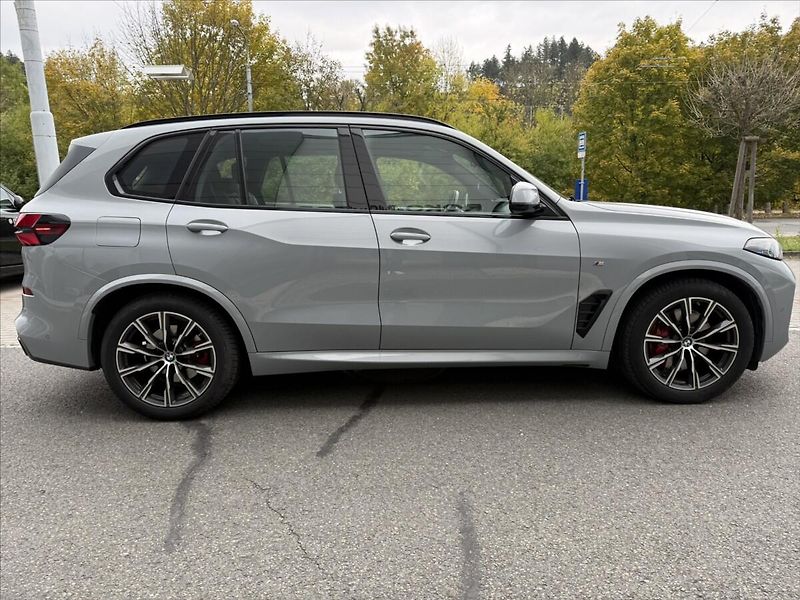 BMW X5 3,0 30d xDrive - fotka 7 z 36