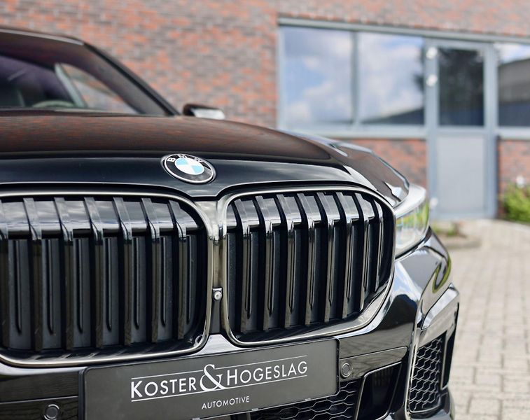 BMW Řada 7 (2019) M760Li xDrive - fotka 6 z 47
