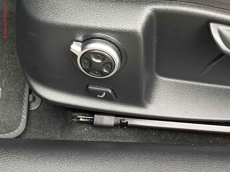 Audi A4 (2017) 2.0 TDi, AT, bixenon - fotka 12 z 20