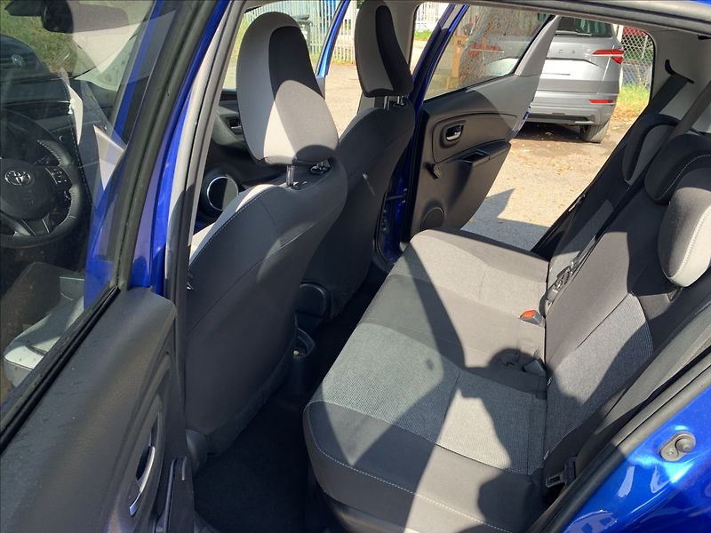 Toyota Yaris 1,5 HYBRID - fotka 19 z 20