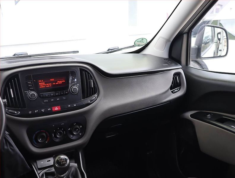 Fiat Dobló (2019) 1.4 T-Jet, 7Míst, SR, DPH - fotka 8 z 17