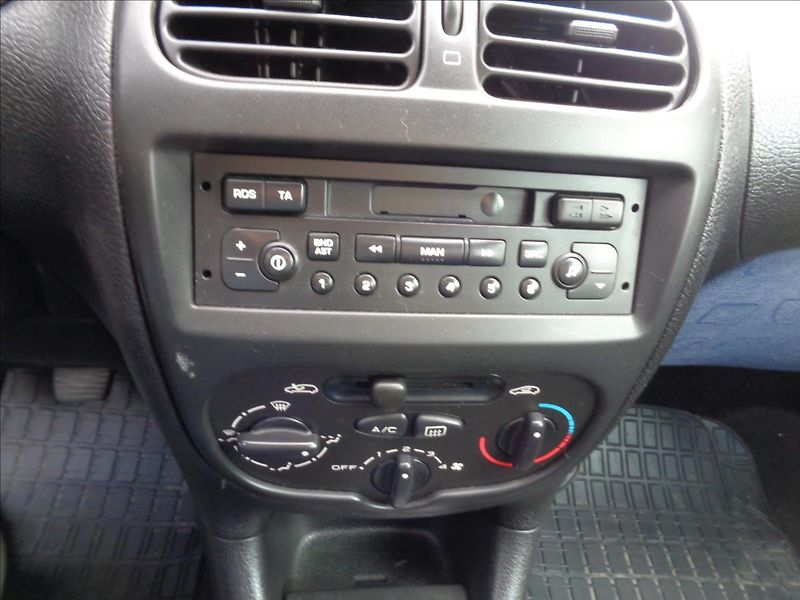 Peugeot 206 1,1 - fotka 11 z 12