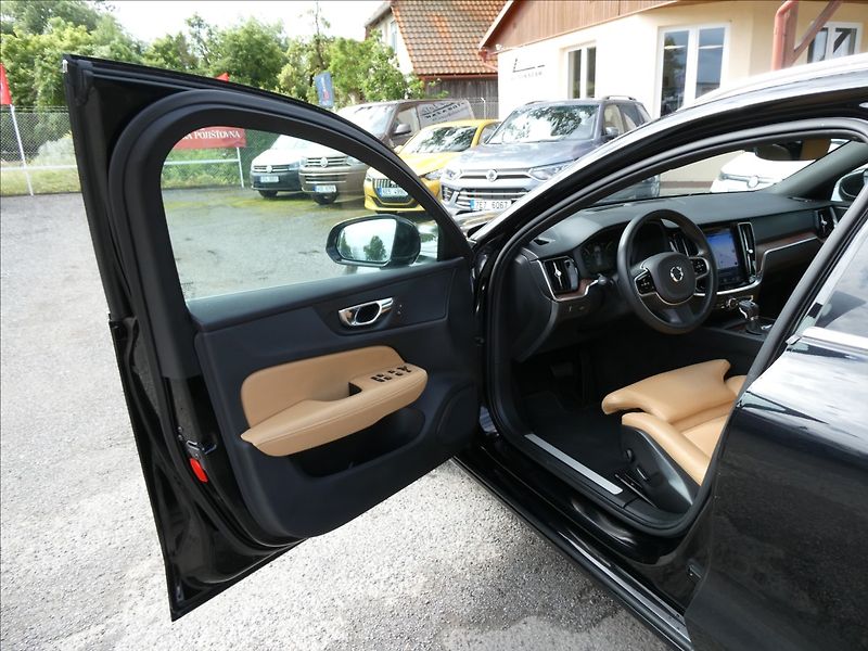 Volvo V60 2,0 D3 AWD Inscription,DPH,ČR - fotka 19 z 41