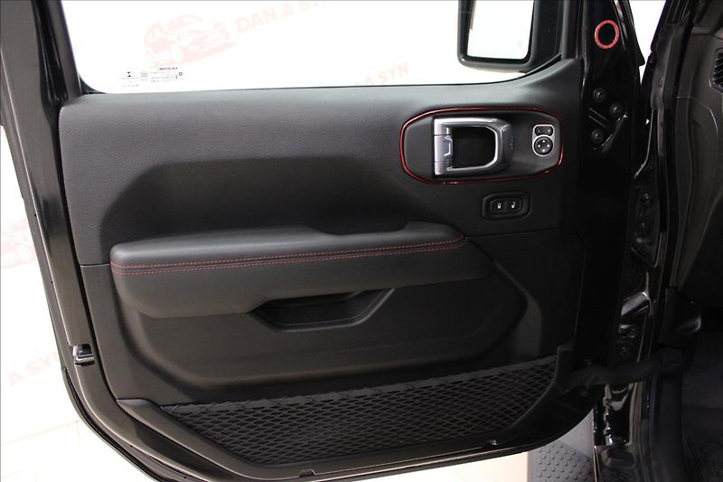 Jeep Wrangler 2,0 T Unlimited Rubicon CZ - fotka 9 z 30