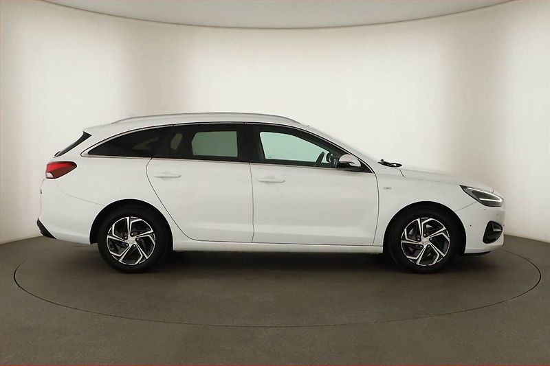 Hyundai i30 (2021) 1.5 T-GDI MHEV, ČR,1.maj - fotka 6 z 14